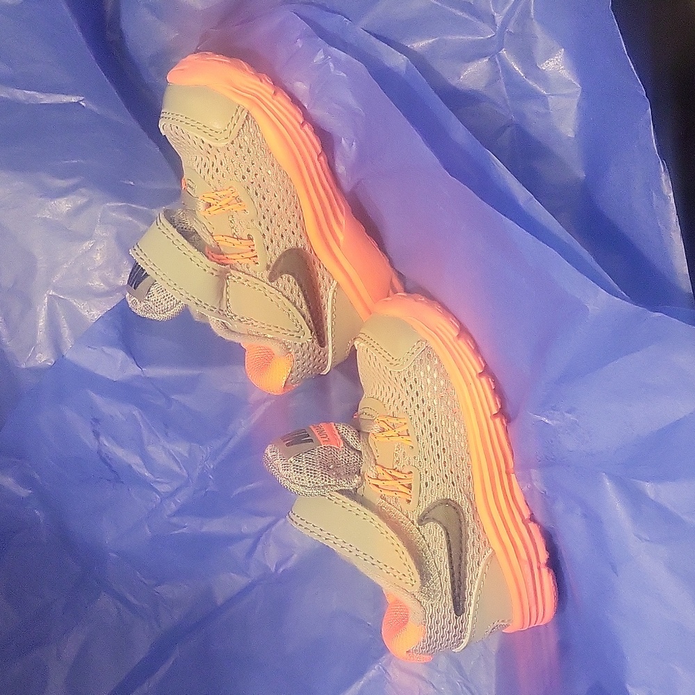 ☆☆Brand new Baby Nikes☆☆